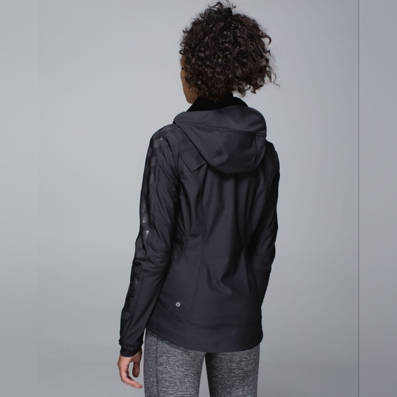 Lululemon Feelin’ Frosty Softshell Jacket – Black – Size 10 - Picture 3 of 5